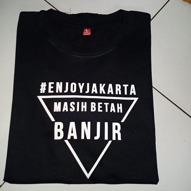 Kaos T Shirt Pria Enjoy Jakarta Masih Betah Banjir