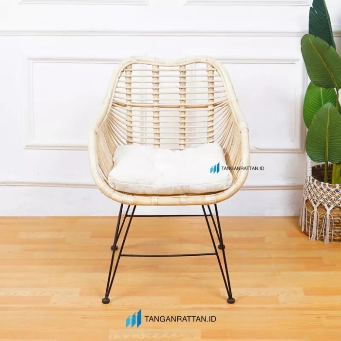

Kursi Rotan Kaki Besi Dengan Bantal
