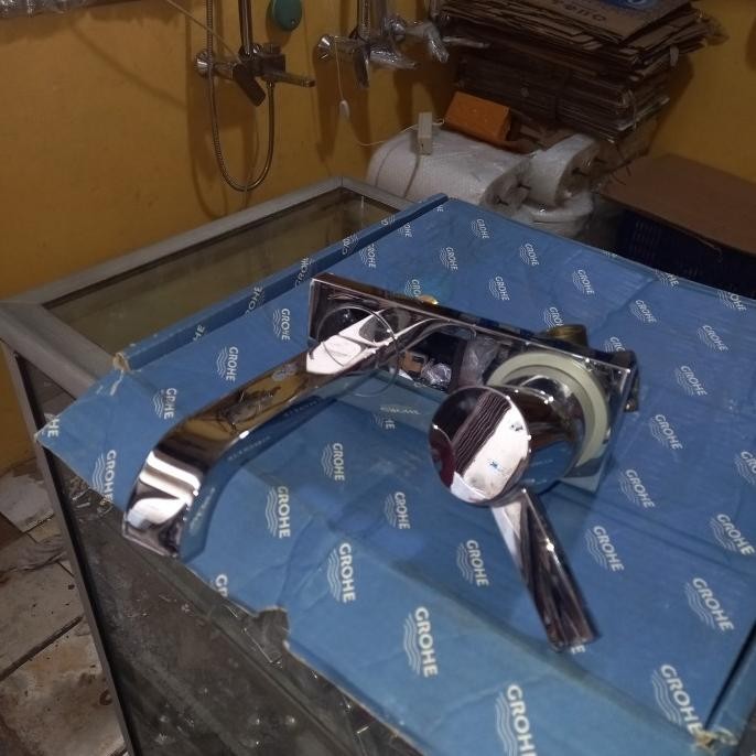 KRAN WASTAFEL TANAM DINDING GROHE