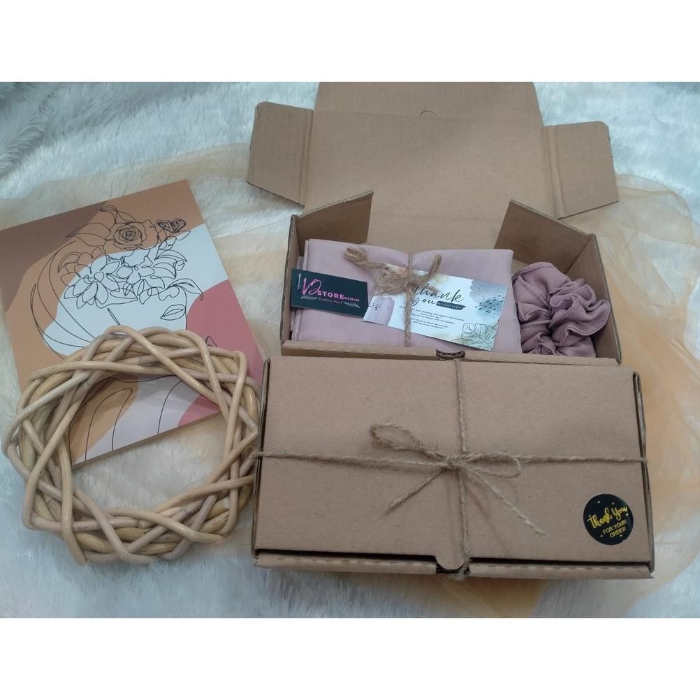 

HAMPERS LEBARAN / KADO / HADIAH / PAKET HIJAB / SOVENIR TERMURAH BANGET