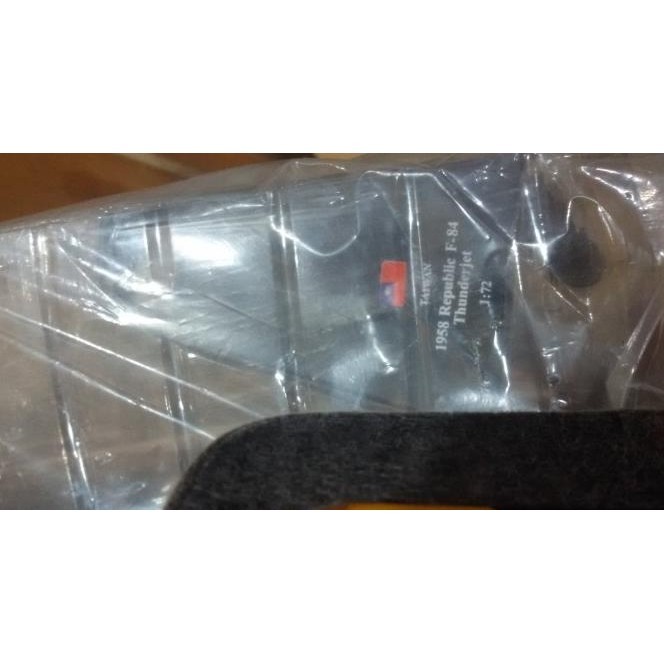 Diecast Miniatur Pesawat Amercom F-84 Tunderjet