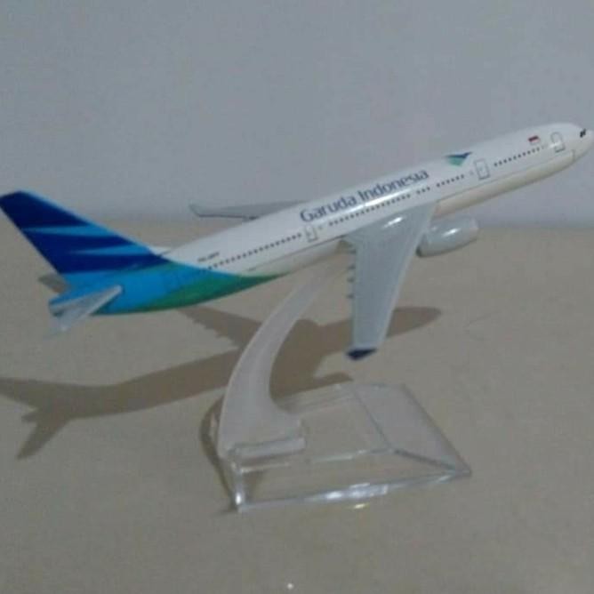 Terlaris Diecast Pesawat Garuda Indonesia Boeing 777 300 Miniatur