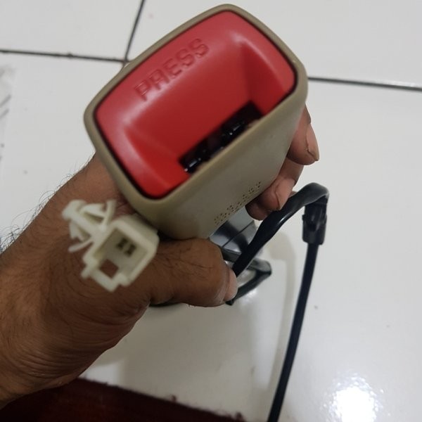 STICK KNOP SAFETY SEAT BELT INNOVA FORTUNER HILUX ORIGINAL CREAM SPARE PART MOBIL
