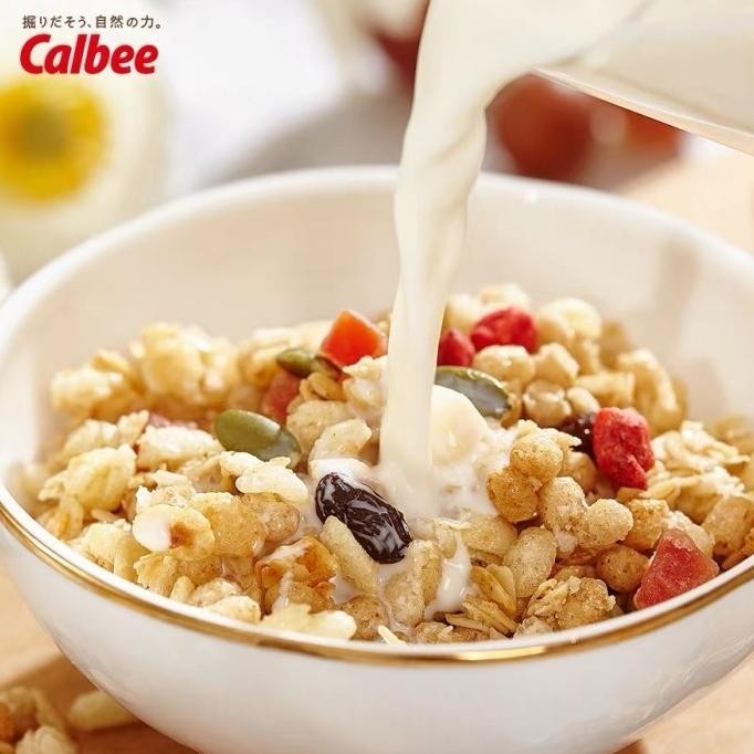 

Calbee Granola Fruit Cereal 700g - Made in Japan LN