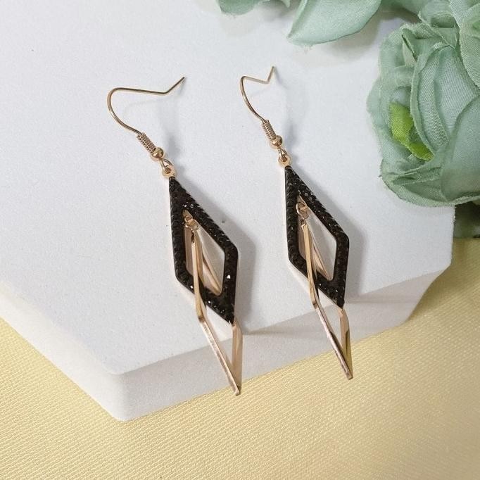 Anting titanium impor anti karat/anting titanium batu hitam impor
