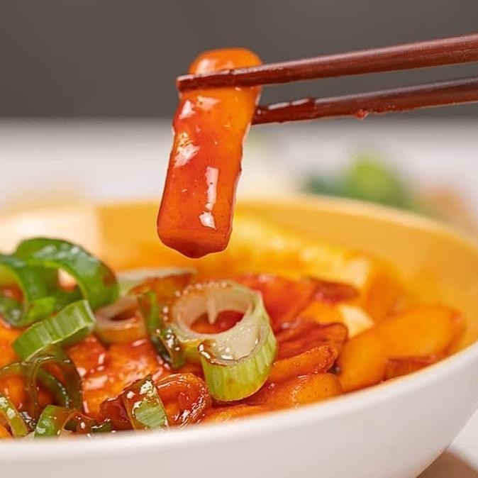 

Topokki rice cake 200 gram + sauce tokpoki 200 gram..