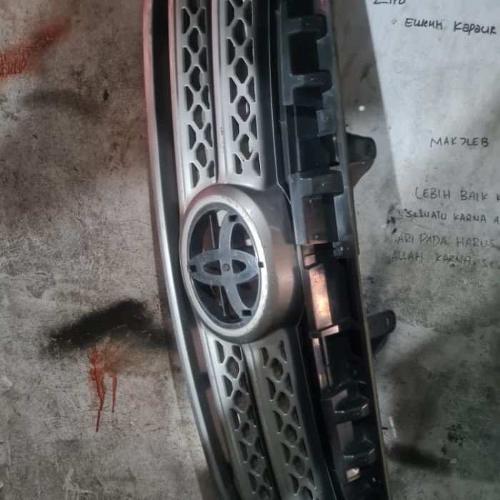 Grill Toyota Fortuner Facelift 2010 Original
