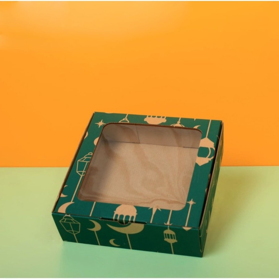 

Kardus Die Cut Cake Box Kotak Kue Idul Fitri 2 size 22 x 22 x 7 cm harga per 10pcs kotak dus unggul box packaging