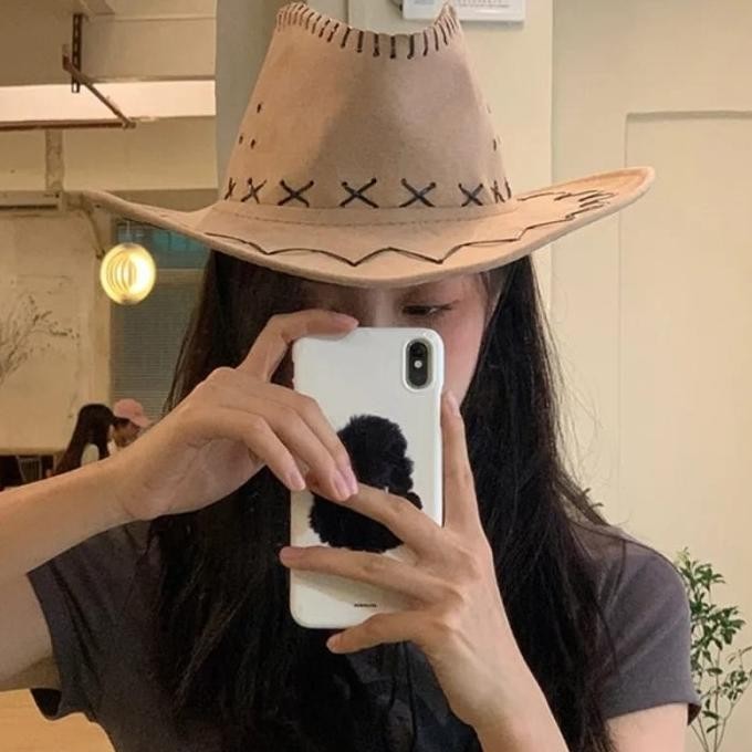 Topi Koboi, Pria Wanita