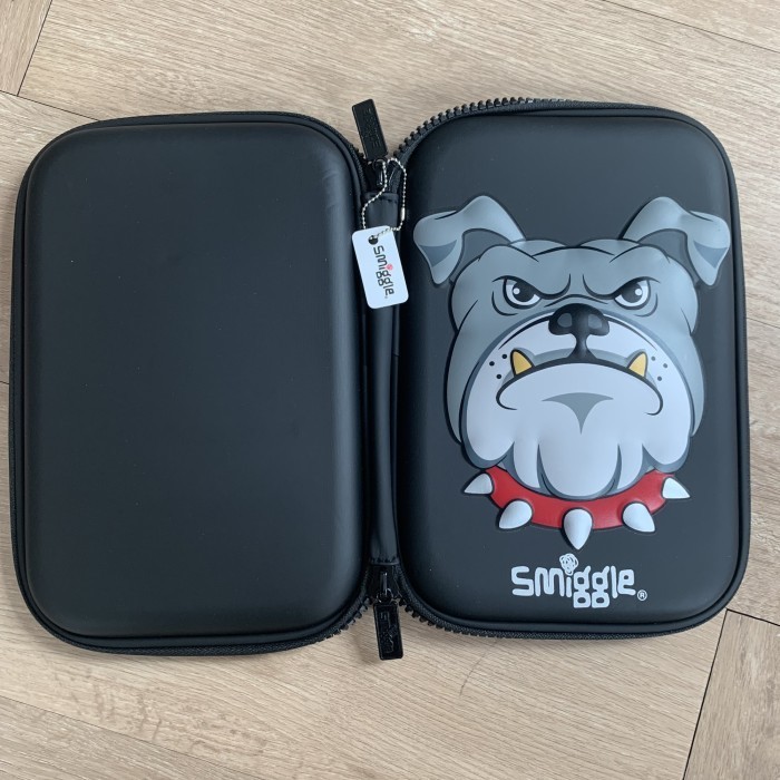 

Pencil case smiggle-dog black original