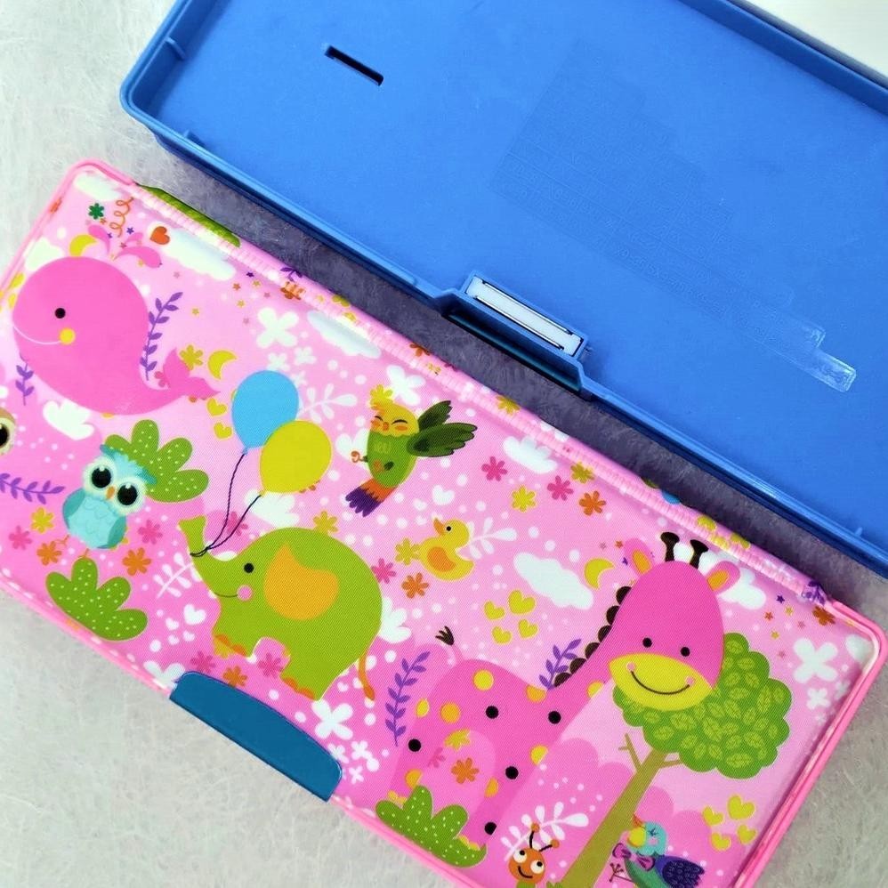

Kotak Pensil Tutup Magnet 2 Sisi + Isi XD-9517 / Tempat Pensil / Tepak Pensil / Boks Pensil / Box Pen / Pencil Case