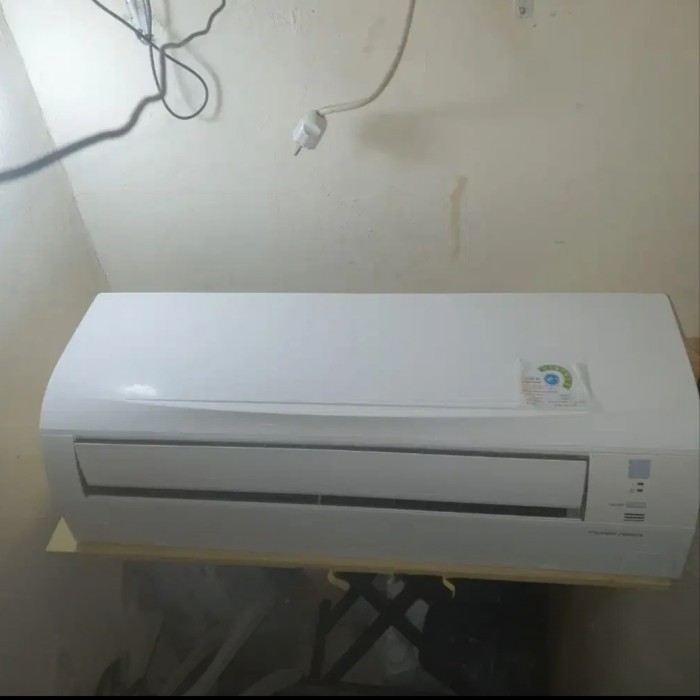 INDOOR AC SPLIT MEREK DAIKIN 1PK KEBAWAH