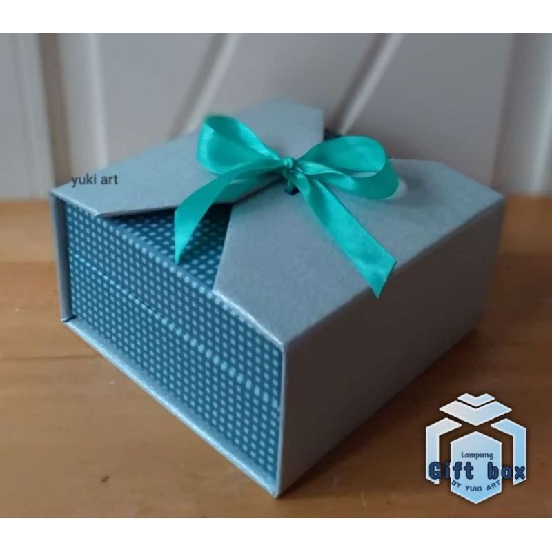 

Double lid gift box 15x15x10