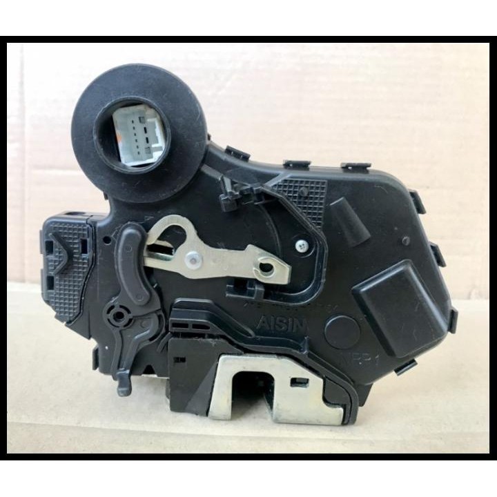 BEST DEAL DOOR LOCK ASSY PINTU TENGAH KANAN MOBIL TOYOTA INNOVA, FORTUNER, HILUX 