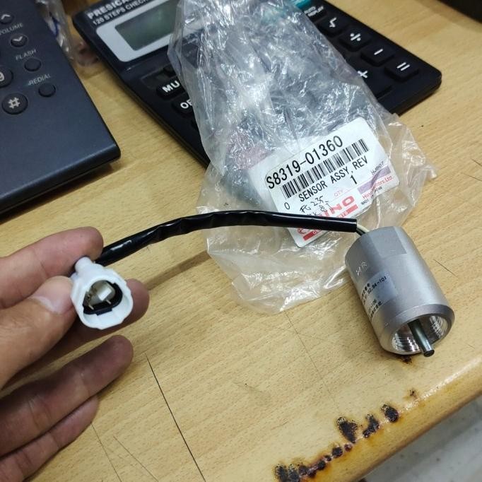 Sensor Speedometer Hino RK8J - R260 / FG235TI p/n S8319-01360 GENUINE