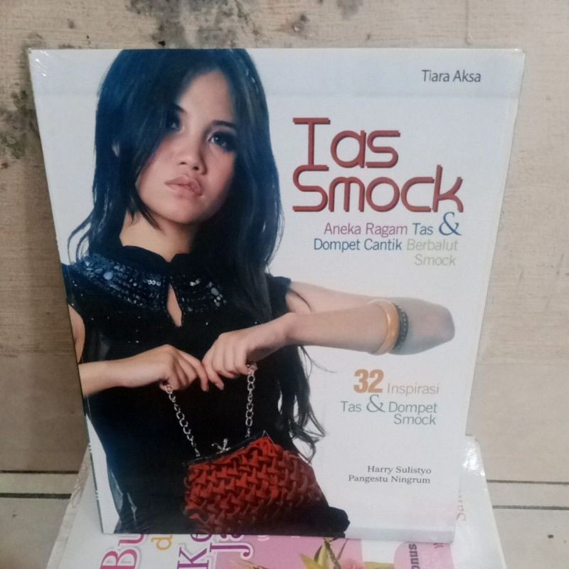 BUKU TAS SMOCK ANEKA RAGAM TAS & DOMPET CANTIK BERBALUT SMOCK