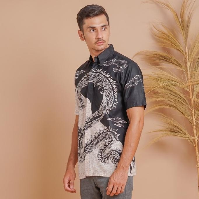 Hem Kemeja Pria Lengan Pendek Motif Mega mendung Naga