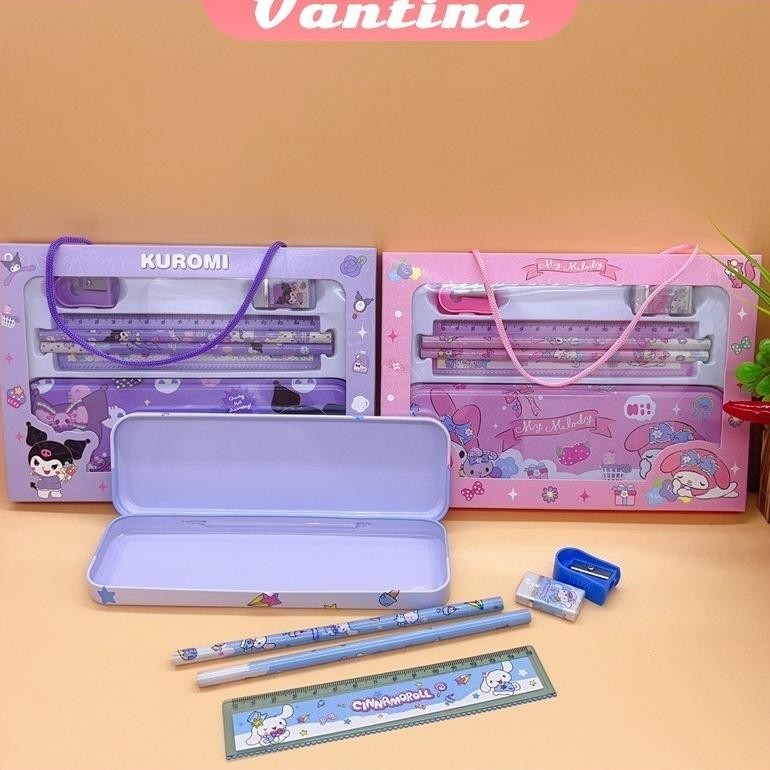 

Terlaris! Kotak Pensil Anak Set 7 in 1 Stationery Untuk Hadiah Anak Sekolah Sanrio / Alat Tulis Set Kotak Pensil Karakter Kuromi /Stationery Untuk Hadiah Anak / Kotak Pensil / Alat Tulis Original