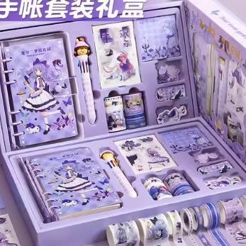 

fx-2 Paket Jurnal Set/Gift Box Hampers anak/Hadiah / Notebook Journal Diary / 6 in 1 Boba Alat Buku Tulis Lengkap Scrapbook Cute Girl Sanrio Cinnamoroll My Melody Kuromi Panda Peach Kelinci Duffy Cat Sweetheart Cake Shop Import Grosir Ready COD Viral