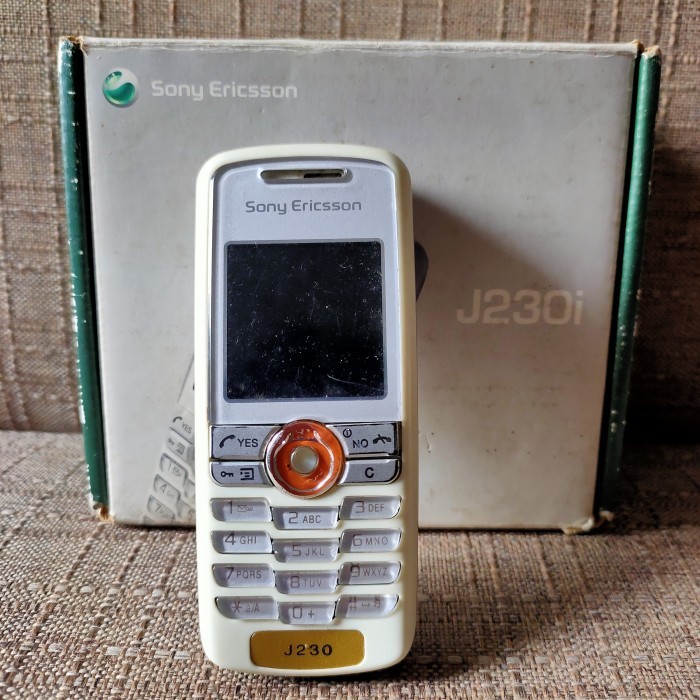 SONY ERICSSON J230I BEKAS