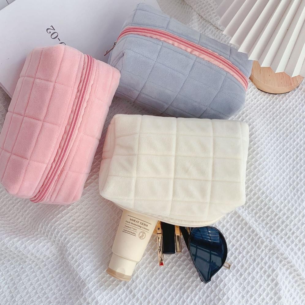 

Beli 2 Murah Tepak / Pencil Case Sleting Bulu Kotak - 21 X 8 Cm ~ 17 X 14 Cm