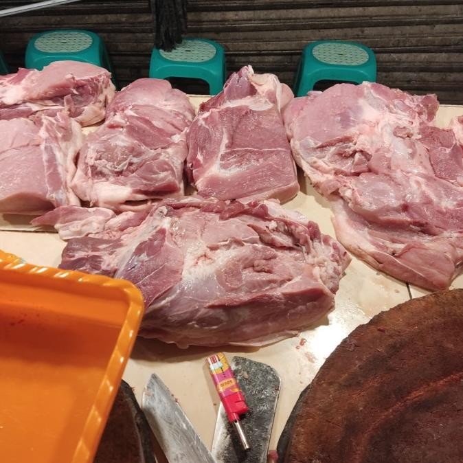 

daging babi kulit 1kg STS