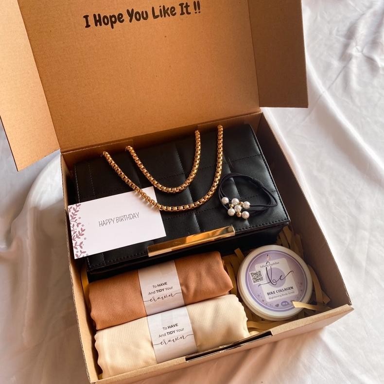 

hj-64 [B9393]HAMPERS GIFT BOX TAS LCR/KADO PACAR/KADO ANNIVERSARY/KADO VALENTINE/KADO WEDDING/KADO ULANG TAHUN CEWEK/KADO WISUDA/HAMPERS LEBARAN/HAMPERS RAMADAN/KADO PERNIKAHAN/HAMPERS LEBARAN/HAMPERS RAMADAN Berkualitas