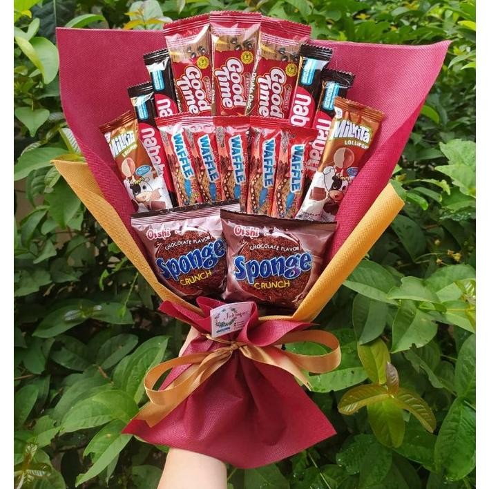 

Re27 (S) Buket MERAH GOLD COKLAT ENAK /paket/bingkisan Snack Ulang Tahun/Ultah/ Wisuda/Kado/Hadiah Original