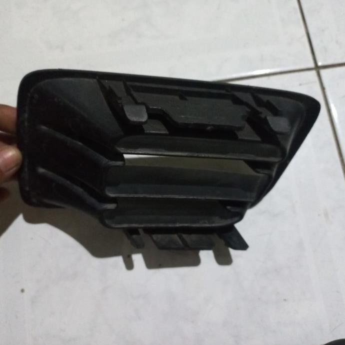 Sperpart Cover Lampu Kabut Foglamp Bemper Nissan Serena C24 Original