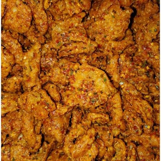 

1/2 Kg Kulit Ayam Crispy Pedas Asin Daun Jeruk Keripik Kulit Ayam