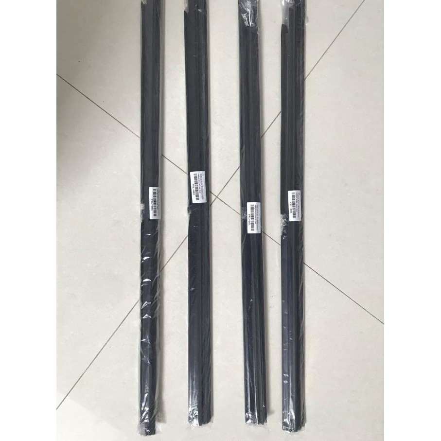 Selang Mesin Pelipit Kaca Pintu Nissan Terrano Satu Set