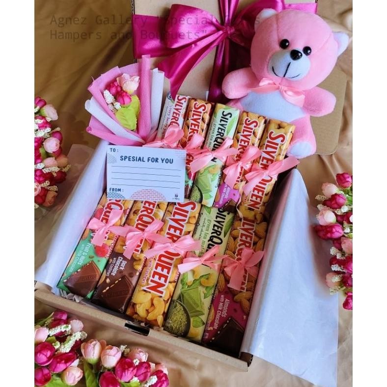 

TERMURAH Hampers Coklat Snack Box / Kado Valentine Ulang Tahun Wisuda Natal / Souvenir Ulang Tahun / Silverqueen CQ37