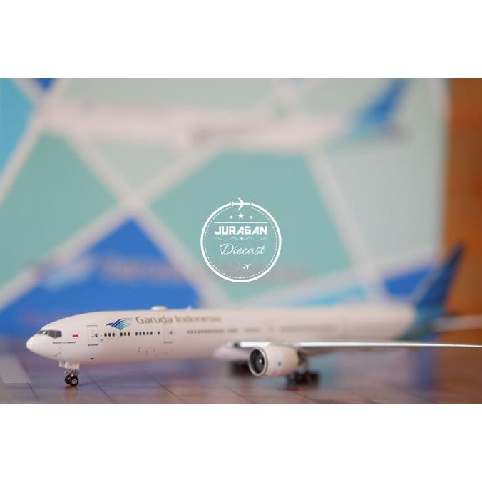 Diecast Garuda Indonesia B777-300ER PK-GIA 1:400 by Phoenix