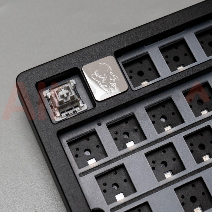 (New arrivals) LEOBOG Hi75 RGB Model Barebone Wire 75% Hotswappable Mechanical Keyboard