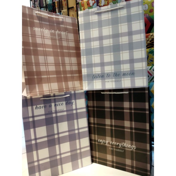 

paper bag Besar ukuran 38x29x12,5 cm