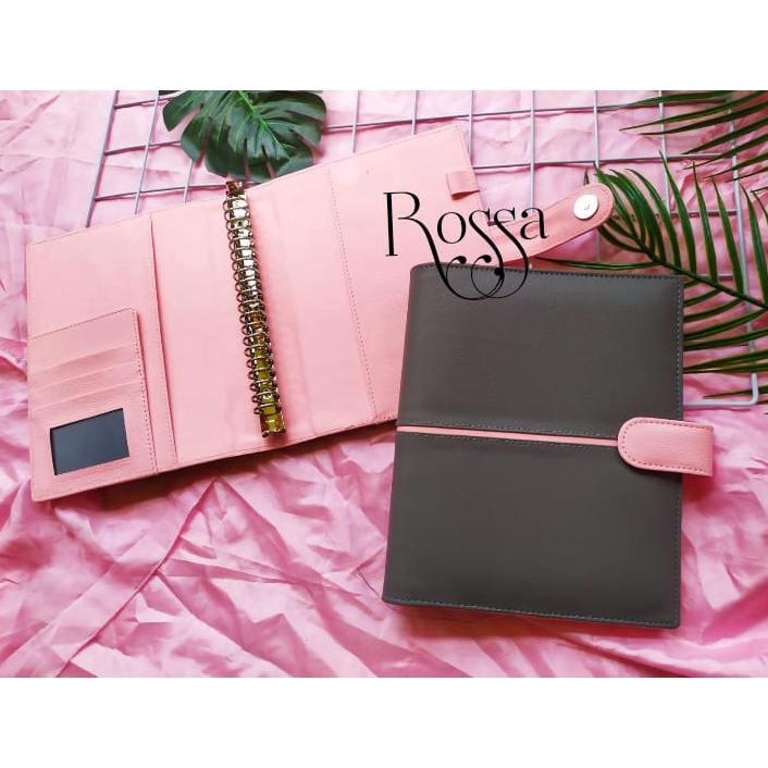 

Best terlaris BINDER POLOS KOMBINASI PLAT A5 (20RING) B5 (26RING) 02W