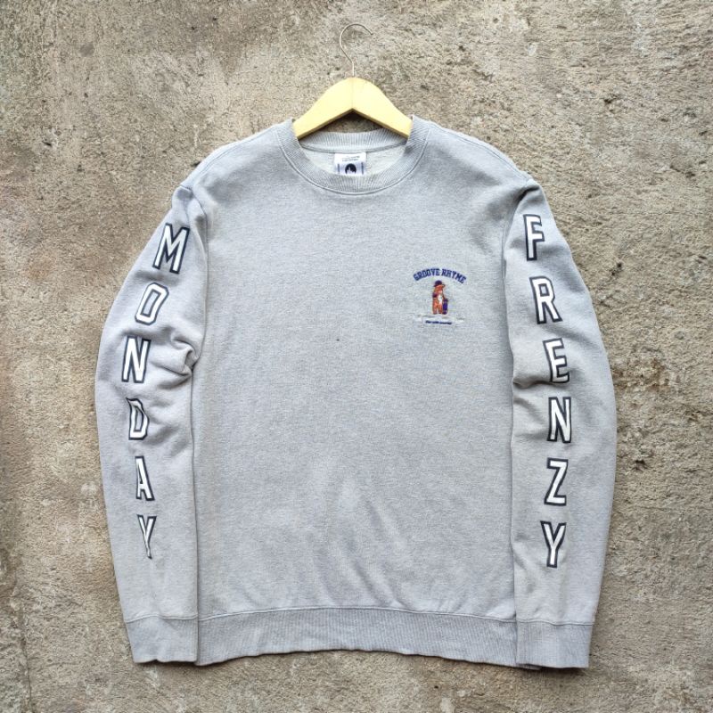 CREWNECK GROOVE RHYME SPELL OUT