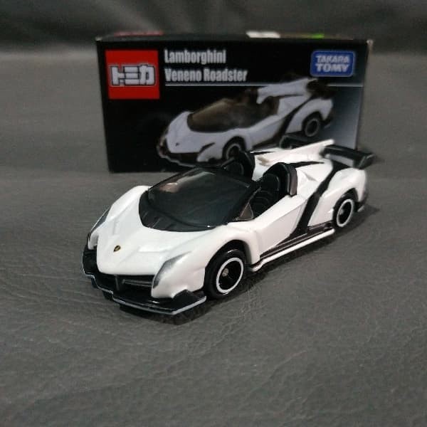 MUST HAVE TOMICA LAMBORGHINI VENENO ROADSTER WHITE TERBARU