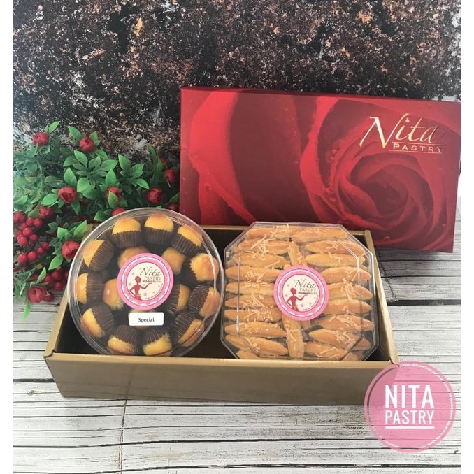 

Nita pastry Paket Parcel isi 2 Toples