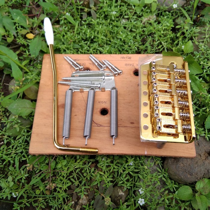 Bridge Tremolo Gitar Squier Fender Stratocaster Vintage Style Gold