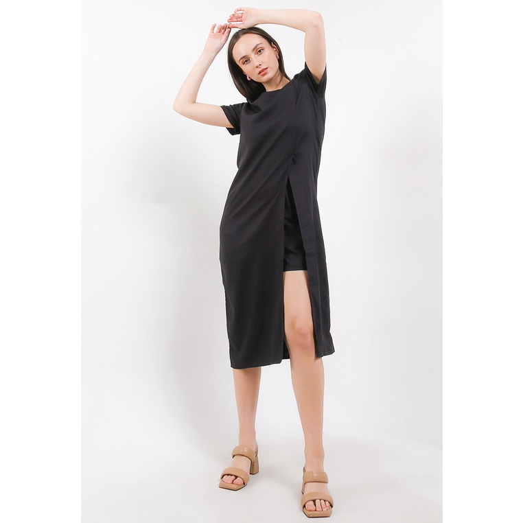 Dress Hush Puppies Original Wanita Atasan Set & pendek bernuansa monokrom dengan detail front slit u