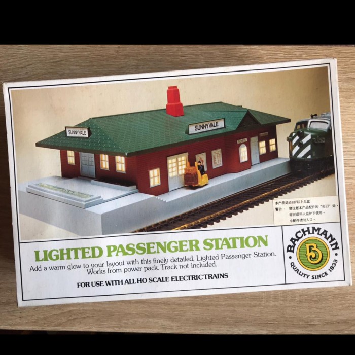 FLASH SALE LIGHTED PASSENGER STATION - BACHMANN TERBARU