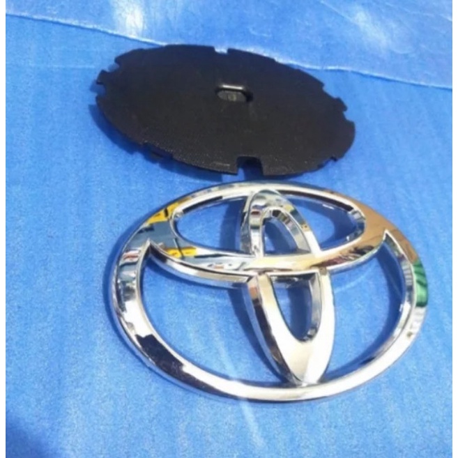 emblem logo depan mobil toyota innova reborn barang bagus garansi sparepart