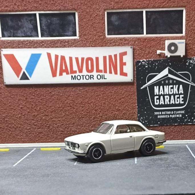 Matchbox 1965 Alfa Romeo Giulia Sprint GTA (LO034)