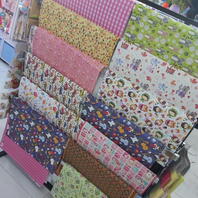 

Open DS] PEMBUNGKUS KADO KERTAS LEMBARAN BELUM JADI MOTIF