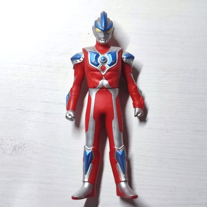 uhs ultraman ginga strium action figure vinyl 14 cm bandai hero series jatimulyan.seller