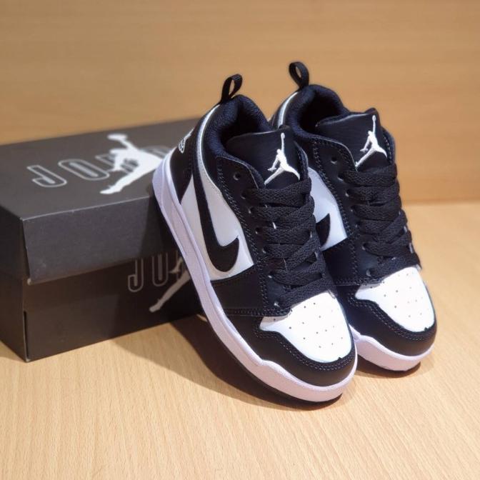 sepatu sneakers anak laki laki nike air jordan kids low