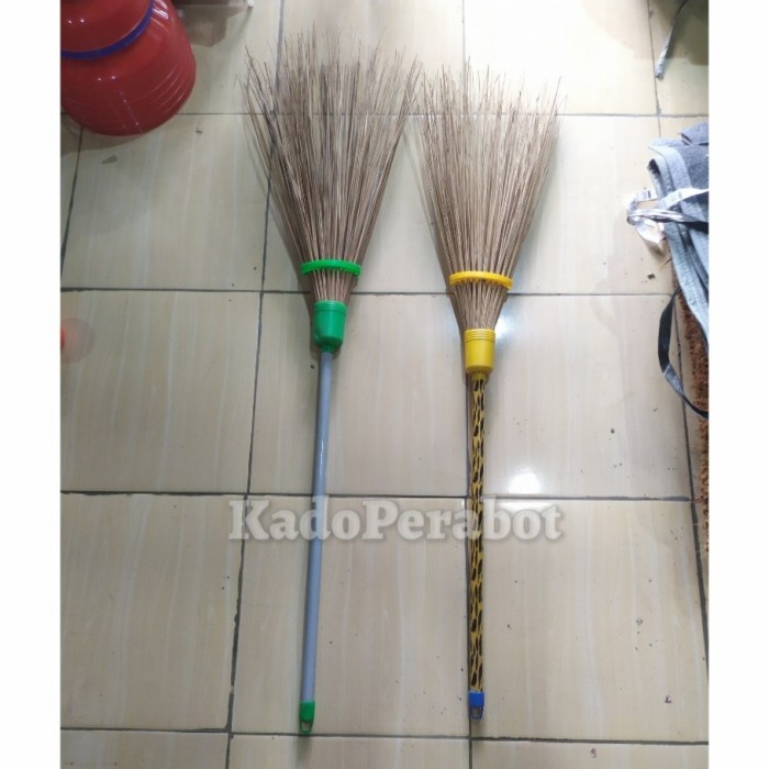 Ready stok sapu lidi gagang kayu warna - sapu lidi super - sapu lidi jalan