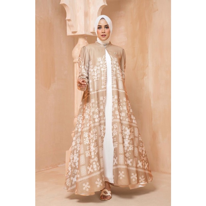 Wearing Klamby | Mashrabiya Outer Amber Original