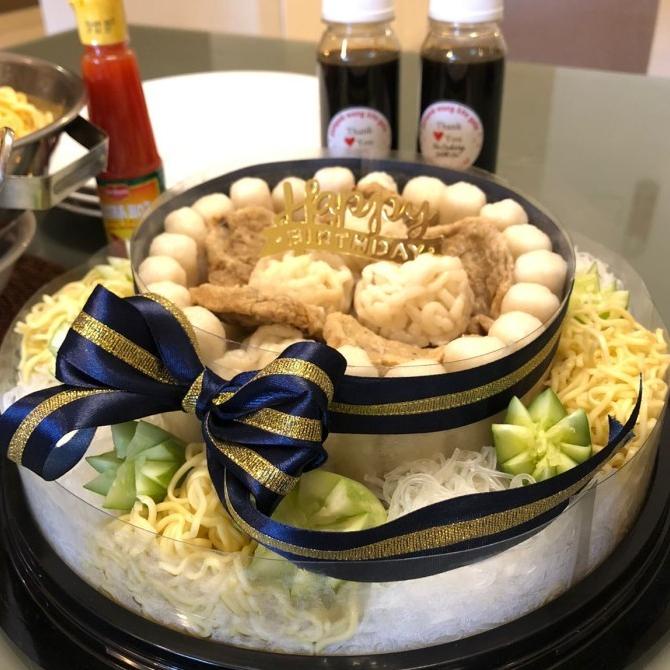 

BARANG TERLARIS PEMPEK CAKE PEMPEK SIAP MAKAN KUE ULTAH PEMPEK READYY SINTARAHMA5